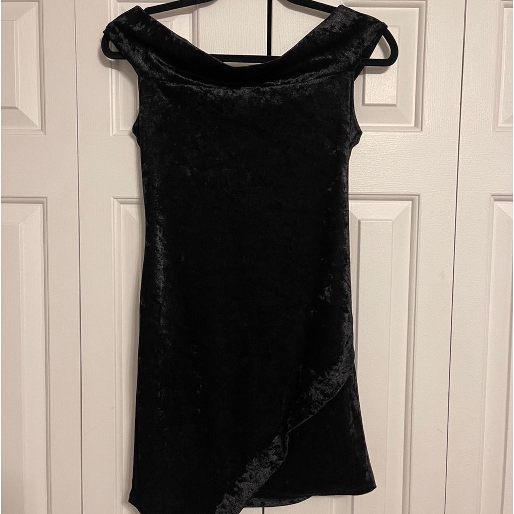 Black Velvet off the Shoulder Envelope Bottom — WORN ONCE